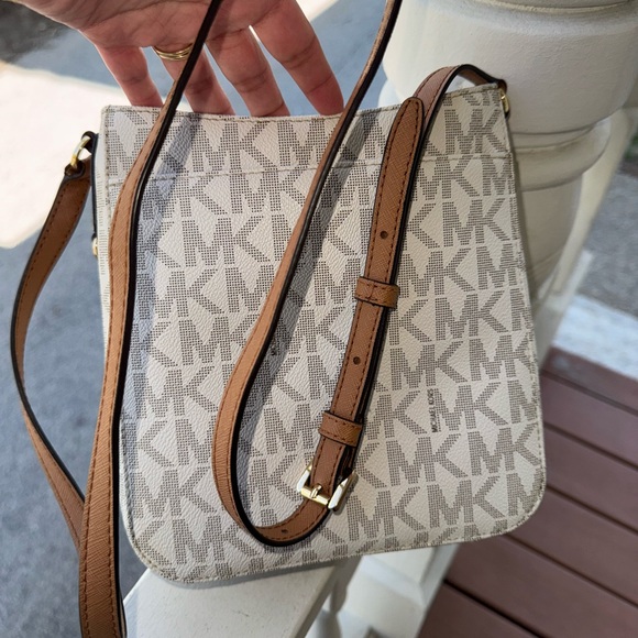 MICHAEL KORS HAMILTON CROSSBODY - Picture 3 of 6